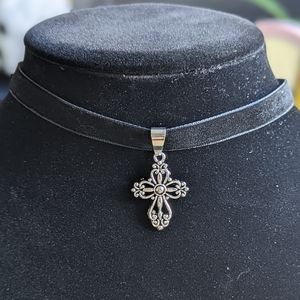 🩷 Cross Choker